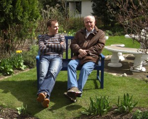 Filip sucht Ostereier 2010 001